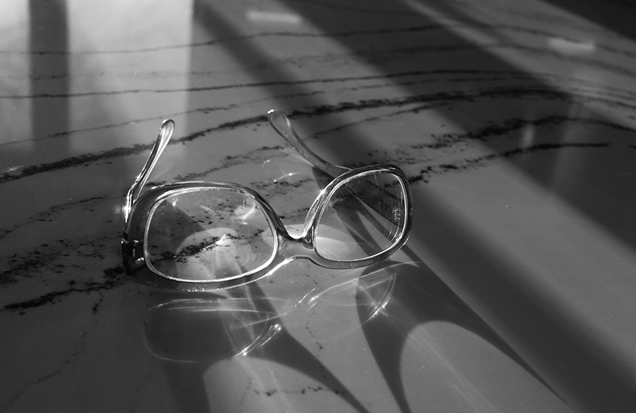 Infrared Photo of Oblique Sunlight Backlighting Spectacles.